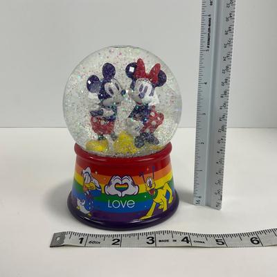 -50- COLLECTIBLE | Mickeys Rainbow Snow Globe