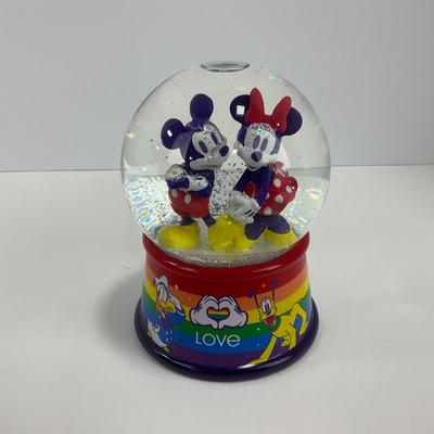 -50- COLLECTIBLE | Mickeys Rainbow Snow Globe