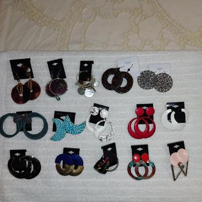 Lot 1 pierced earrings 15 sets