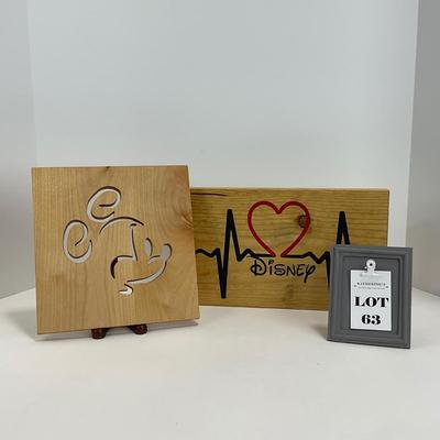 -63- COLLECTIBLE | Mickey & Disney Wood Signs