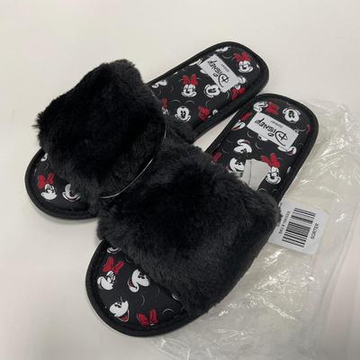 -76- COLLECTIBLE | Torrid NWT Disney Faux Fur Slipper Slides