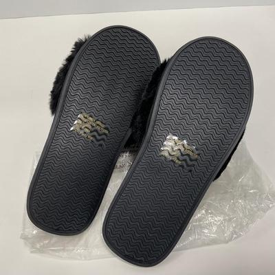 -76- COLLECTIBLE | Torrid NWT Disney Faux Fur Slipper Slides