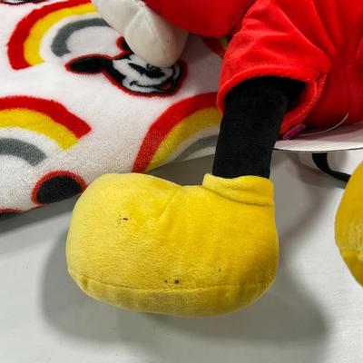 -77- HALLMARK | Mickey Mouse Blanket & Love Mickey Plush