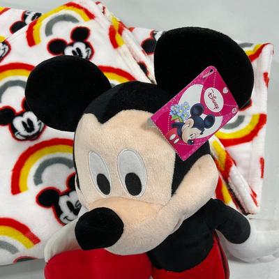 -77- HALLMARK | Mickey Mouse Blanket & Love Mickey Plush