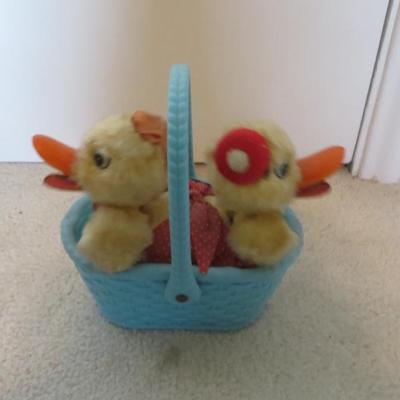 Vintage Mechanical Easter Fuzzy Ducks In A Blue Plastic Basket Windup Japan