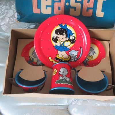 Ohio Art Tin Toy Cat 6 Piece Dish Set, Cups, Saucers, Plate and Pot with box