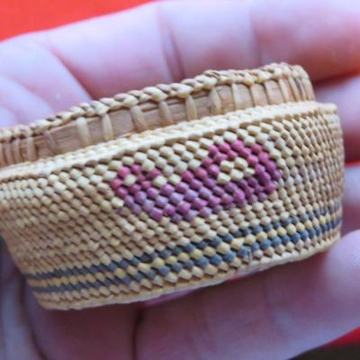 Vintage 1950s-1960s Makah Lidded Trinket Basket
