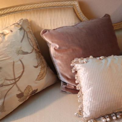 Ventage Couch