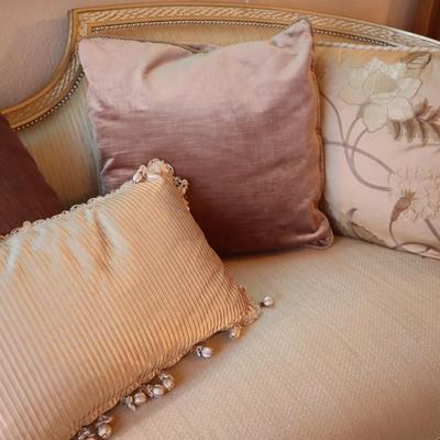 Ventage Couch