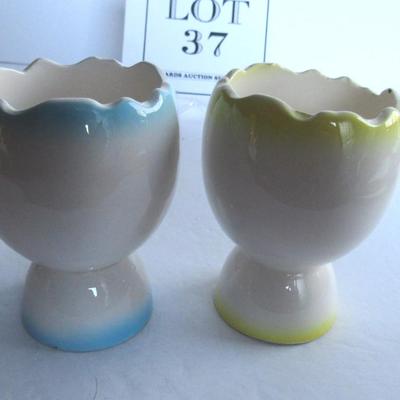 2 Vintage Easter Theme Egg Cups