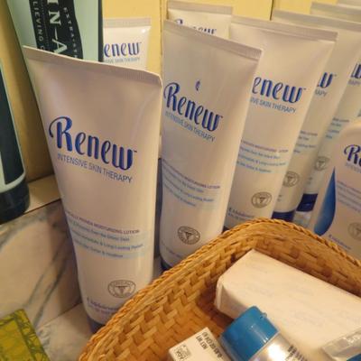 Bathroom & Self Care Supply Lot - AllSeen In Photos - Variety Of New Sealed Items & Partialy Used