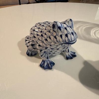 Lot of 3 beautiful blue and white pieces