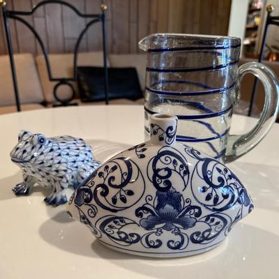 Lot of 3 beautiful blue and white pieces