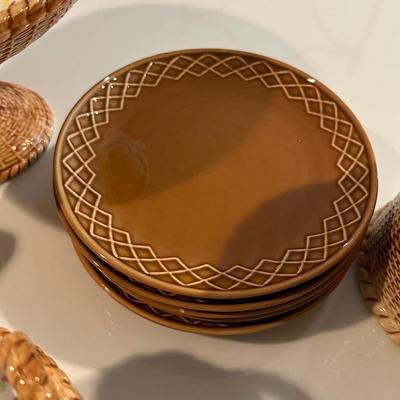 Rare set of vintage Taste Setter by Sigma items coupled with unnamed dessert plates and icecream cups