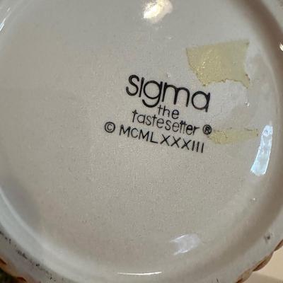 Rare set of vintage Taste Setter by Sigma items coupled with unnamed dessert plates and icecream cups