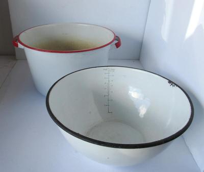 Old Grantieware Measuring Bowl and Large Covered Pot