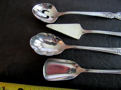 Vintage Wm Rogers Extra Plate 4 Pc Serving Set, Magnolia Pattern