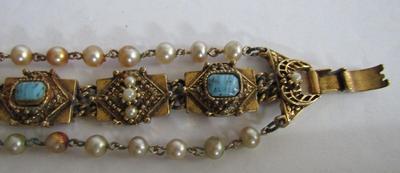 Vintage Goldtone Bracelet With Faux Pearls and Stones