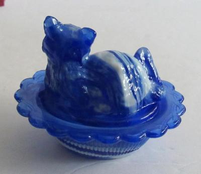 Small Mosser Glass Cat Covered Salt, Blue Slag