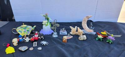 Miscellaneous home decorative lot