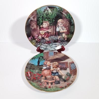 LOT 127L: The Danbury Mint Set of (12) Hummel Little Companions Collectible Plates