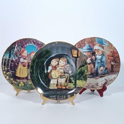 LOT 127L: The Danbury Mint Set of (12) Hummel Little Companions Collectible Plates