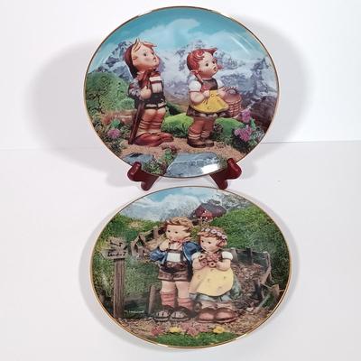 LOT 127L: The Danbury Mint Set of (12) Hummel Little Companions Collectible Plates