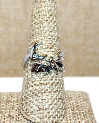 Size 8 Unusual BAT & Quarter MOON Ring on a No Stones Silver Tone Band (4.8g)