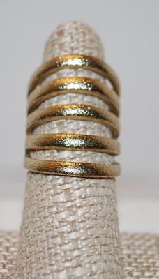 Size 7½ Brushed Gold Tone Ladder-Style Ring (7.7g)