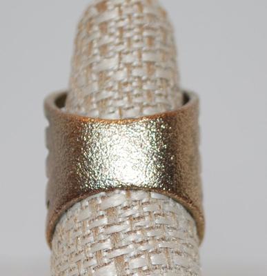 Size 7½ Brushed Gold Tone Ladder-Style Ring (7.7g)