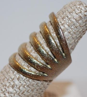 Size 7½ Brushed Gold Tone Ladder-Style Ring (7.7g)