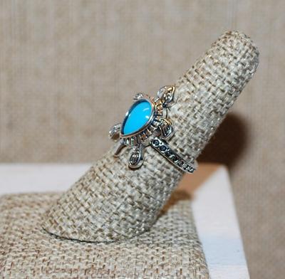 Size 7¼ TURTLE Pear Shaped Turquoise Style Stone Ring with Silver Tone Band (4.5g)