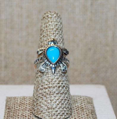 Size 7¼ TURTLE Pear Shaped Turquoise Style Stone Ring with Silver Tone Band (4.5g)