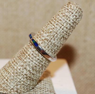 Size 5½ Marked .925 Thin 4 Panel Blue & Green Sections Ring on a Silver Band (2.1g)