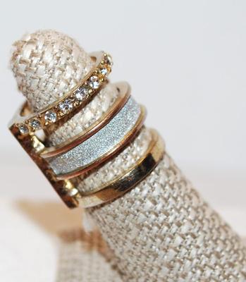 SIZE 6¾ "Guess" Brand 3 Tier Ring with Full and Ground Style Stones on Gold Tone Band (10.3g)