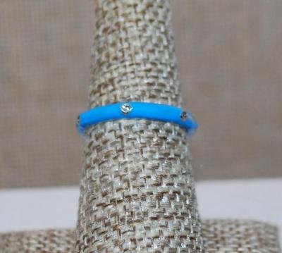 Size 7 BLUE Enamel Ring with 6 Rhinestones Around the Band (2.2g)