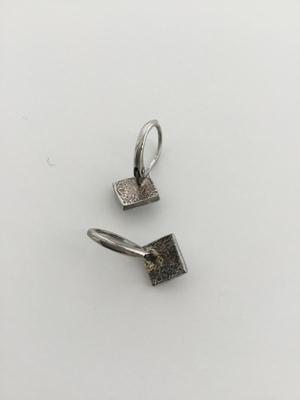 Unmarked beautiful fashion earrings