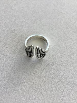 Unmarked angel wings fashion ring