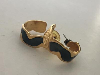 Gold tone green hoop earrings