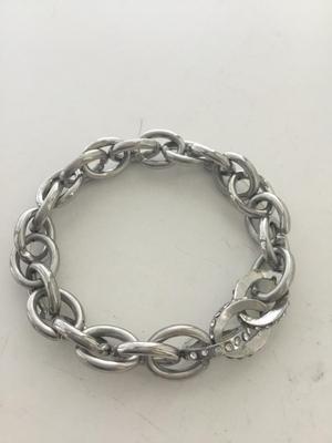 Stretchy chain like stretchy bracelet