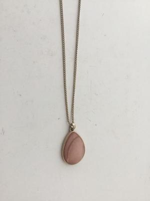Gold tone light pink pendant necklace