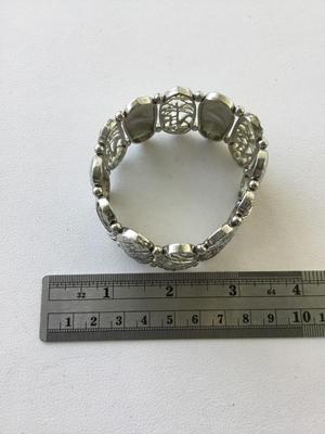 Silver tone stretchy fashion bracelet