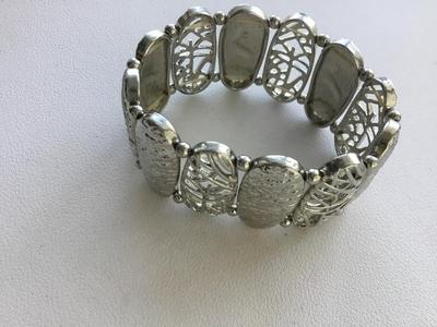 Silver tone stretchy fashion bracelet