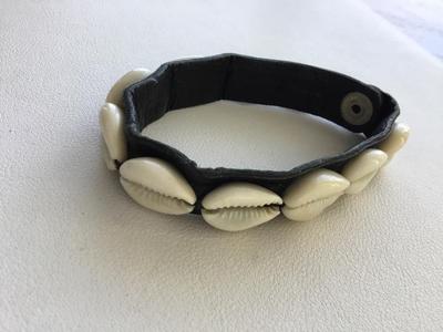 Beautiful shell fashion bracelet