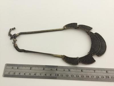 Unmarked collar necklace