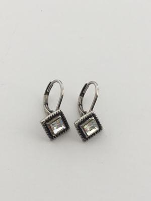 Unmarked beautiful fashion earrings