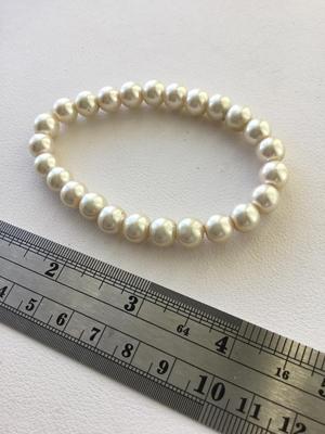 Pearl type beaded stretchy bracelet