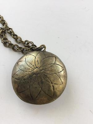 Bronze tone beautiful fashion necklace
