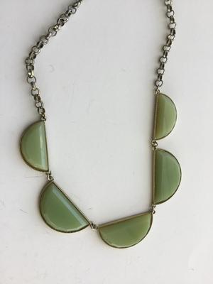Silver tone green fashion necklace