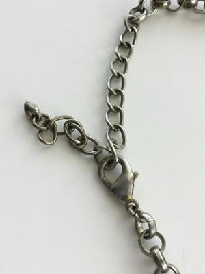 Silver tone green fashion necklace